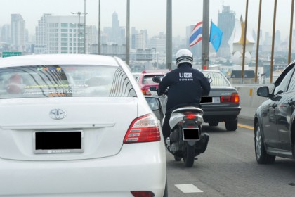 ตำรวจ ขอทดสอบให้มอไซค์ขับข้ามแยกรัชดาได้แล้ว