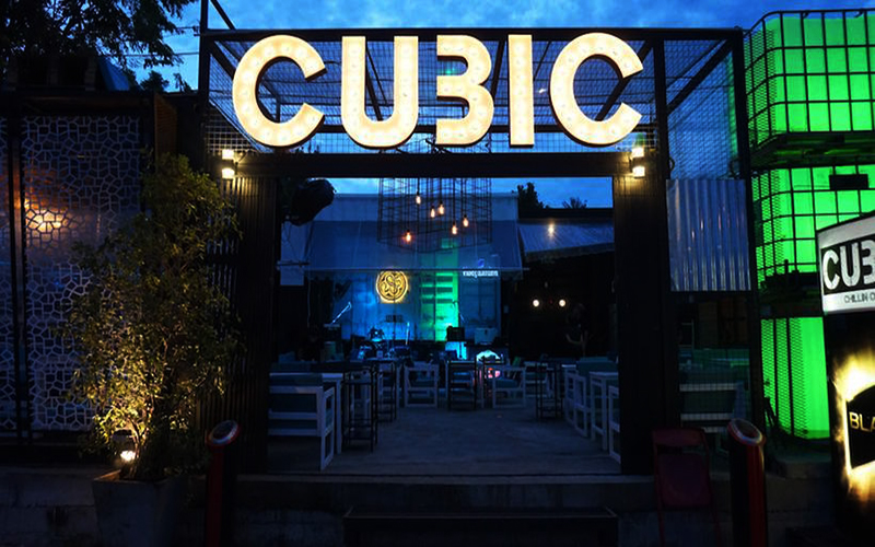 Cubic ร้านนั่งชิว